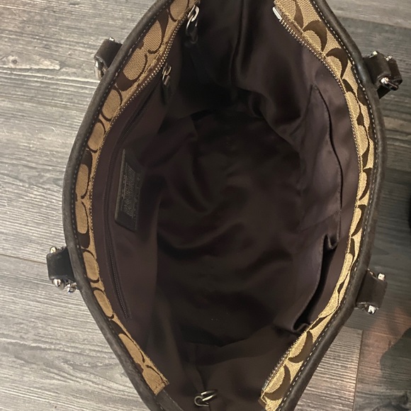 COACH Signature C Bead Tote (L) - Picture 7 of 11